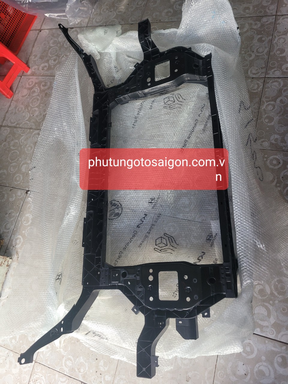 64101S1500 Khung xương két nước Santafe 2021