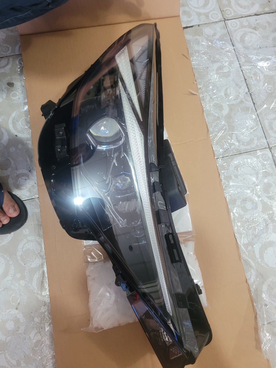 92101AA220 Đèn pha trái Hyundai Elantra 2023