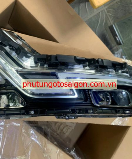 92102R0240 Đèn pha phải Kia Carnival 2022