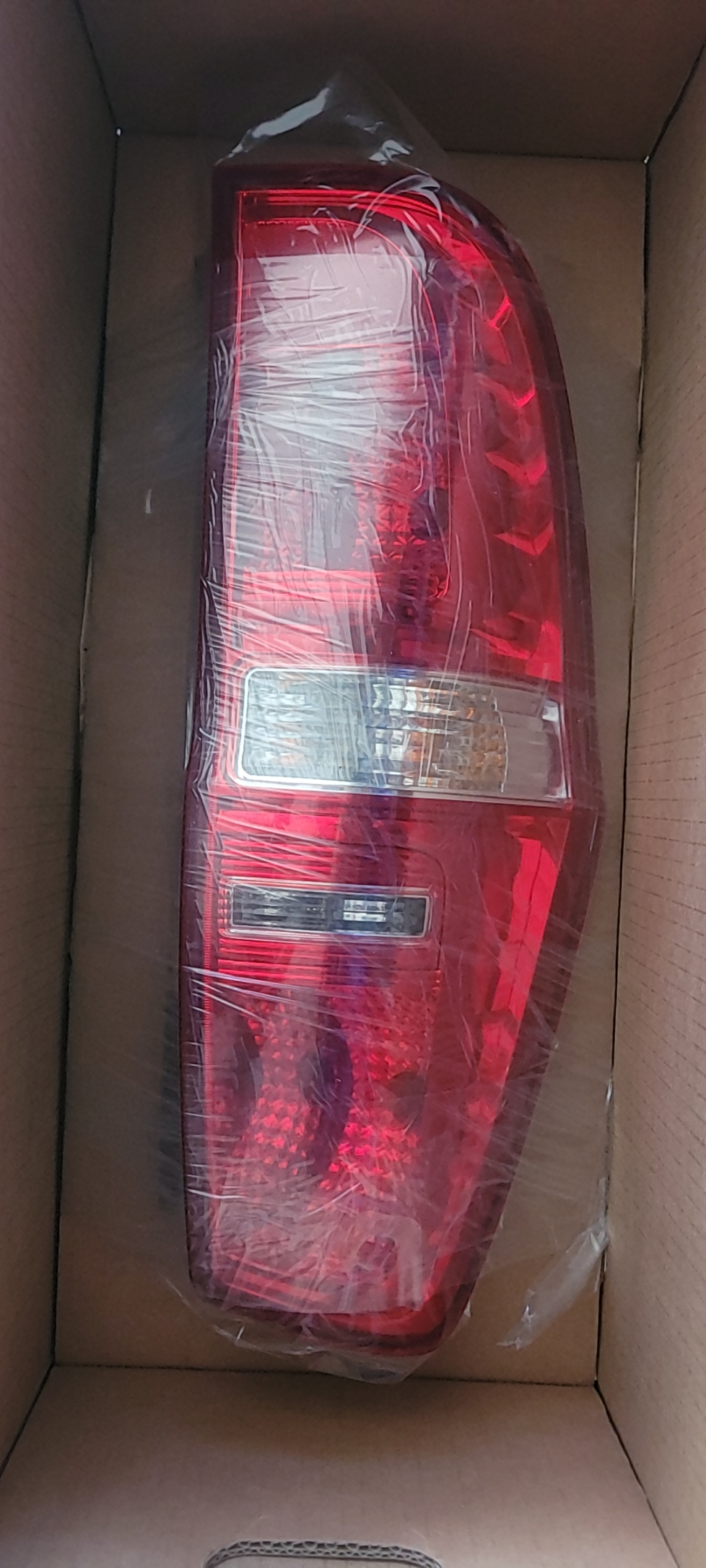 924014H000 Đèn hậu sau trái Hyundai Starex 2013