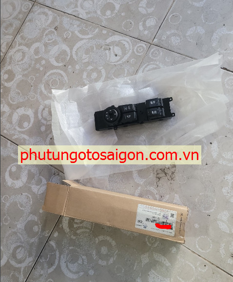 9369159001 Công tắc nâng kính tổng Hyundai Solati 2015