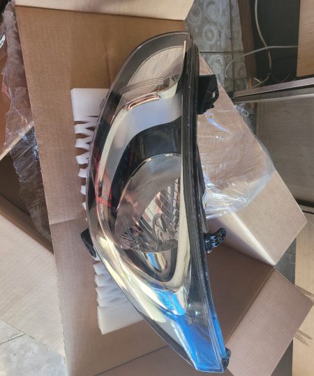 921011R000 Đèn pha trái Hyundai Accent 2011