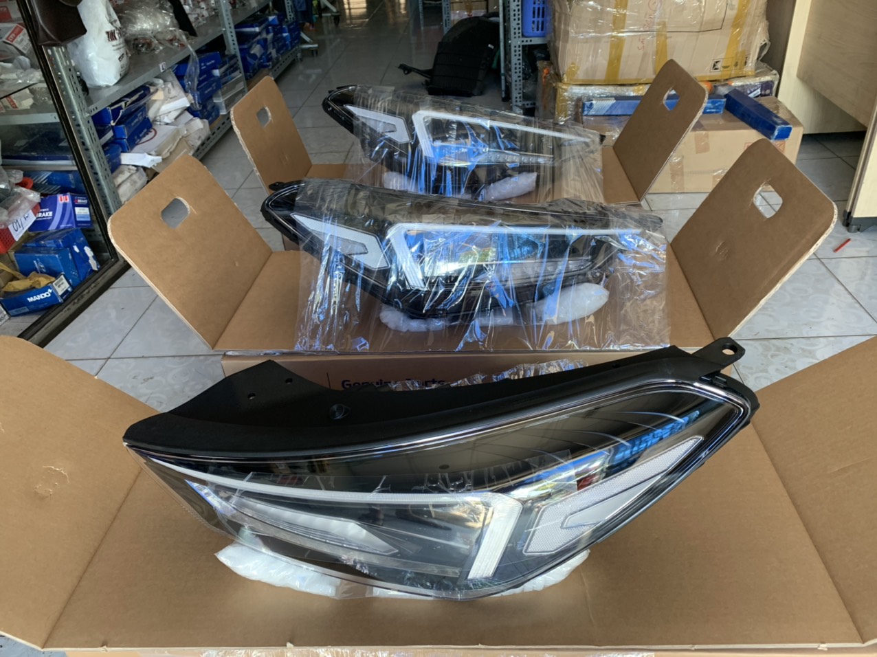 92102D3700 Đèn pha phải Hyundai Tucson 2019