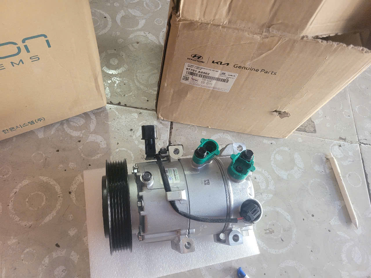 97701A5502 Lốc lạnh Kia Cerato 2016